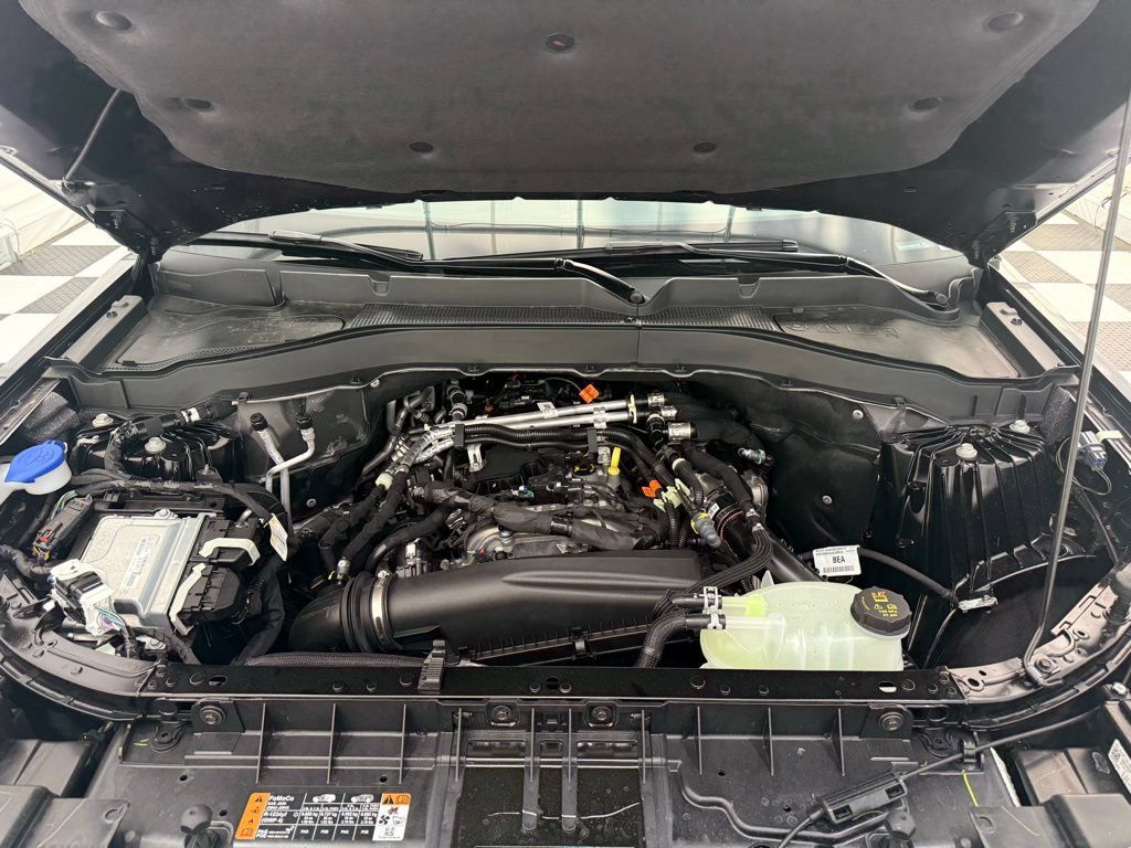 New 2025 Ford Explorer Active AWD/4WD image 9