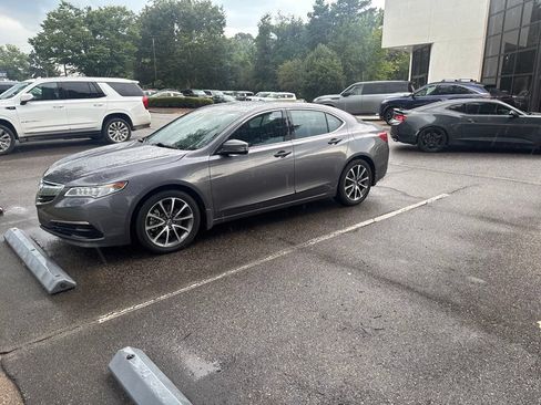 Used 2017 Acura TLX V6 w/ Technology Package FWD image 4