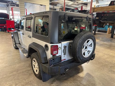Used 2012 Jeep Wrangler Unlimited Sport AWD/4WD image 31