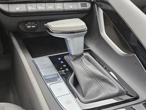 Used 2025 Hyundai Elantra SEL image 28