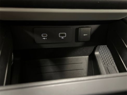 Used 2023 Land Rover Defender 110 X-Dynamic SE image 20