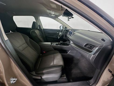 Used 2025 Nissan Rogue SV AWD/4WD image 30