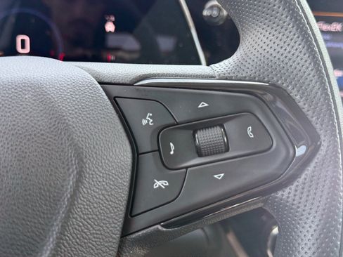 Used 2025 Chevrolet Trax LT FWD image 19
