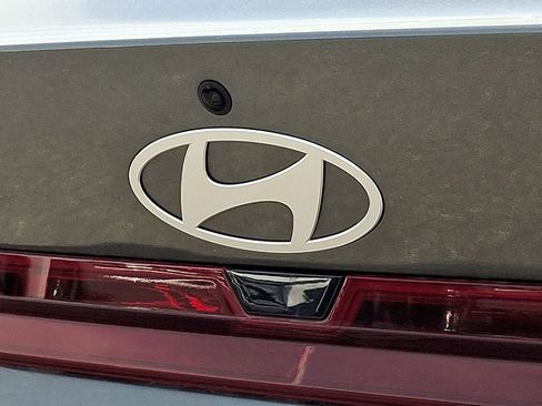 Used 2025 Hyundai Elantra SE FWD image 30