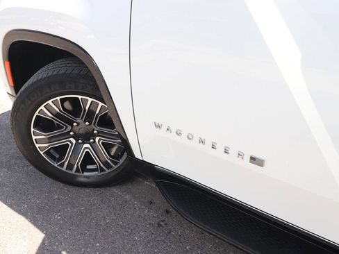 Used 2024 Jeep Wagoneer Series II w/ Flexible Seating Group image 3