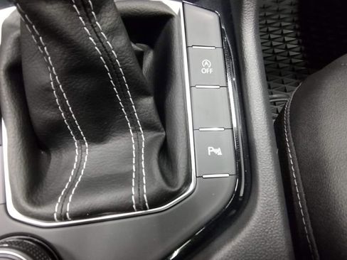 New 2025 Volkswagen Taos SE image 30