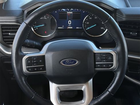 Used 2024 Ford Expedition XLT image 13