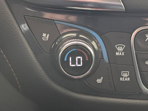 Used 2022 Chevrolet Equinox Premier image 33