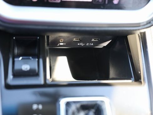 Used 2020 Subaru Outback Premium image 38