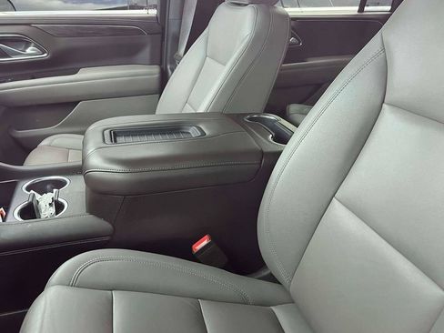 Used 2022 Chevrolet Suburban LT w/ Luxury Package AWD/4WD image 5