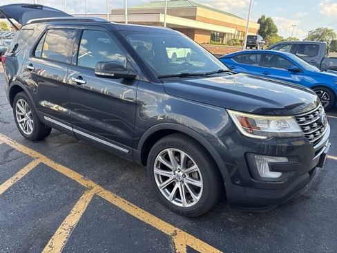 Used 2017 Ford Explorer Limited w/ Equipment Group 301A AWD/4WD image 3