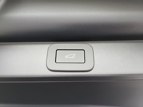 New 2025 Land Rover Range Rover SE image 14