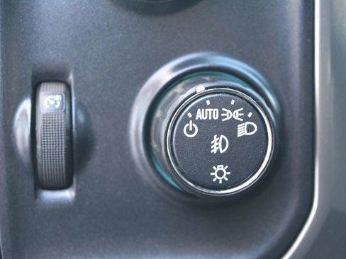 Used 2018 Chevrolet Silverado 1500 LT image 25