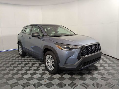 Used 2022 Toyota Corolla Cross L image 3