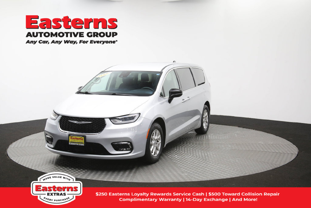 Used 2024 Chrysler Pacifica Touring-L FWD image 54