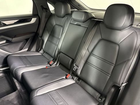 Certified 2024 Porsche Cayenne Coupe AWD/4WD image 21