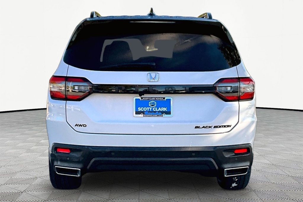 Used 2025 Honda Pilot Black Edition image 7