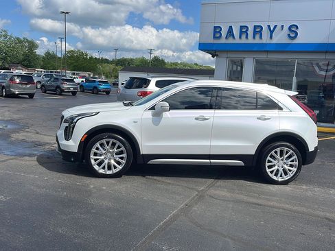 Used 2022 Cadillac XT4 Premium Luxury FWD image 2
