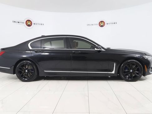 Used 2022 BMW 750i xDrive w/ Luxury Rear Seating Package image 2