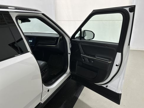 Used 2023 Rivian R1S Adventure AWD/4WD image 18