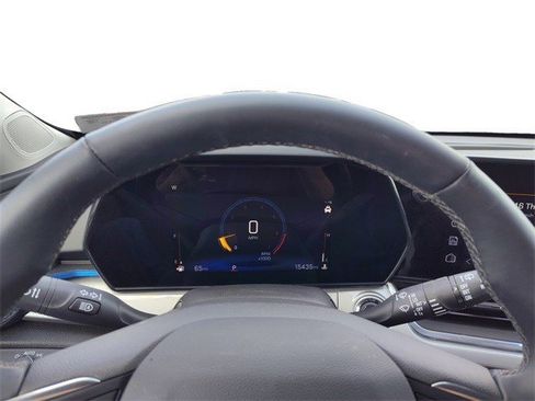 Used 2025 Chevrolet Trax LT w/ Driver Confidence Package image 10