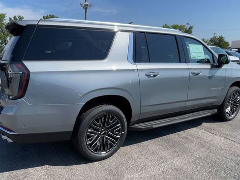 New 2025 Chevrolet Suburban Premier AWD/4WD image 2