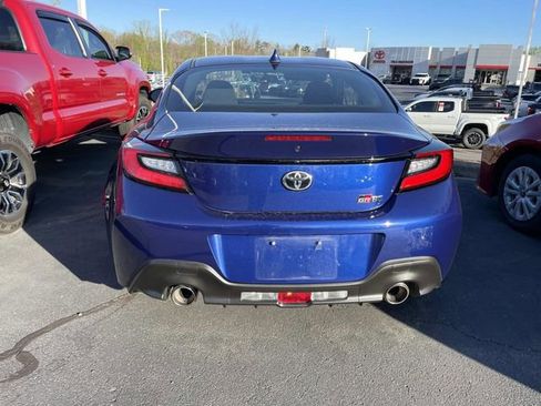 Used 2025 Toyota GR86 image 3