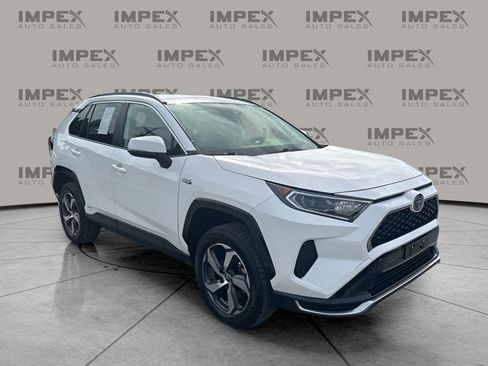 Used 2021 Toyota RAV4 SE image 7