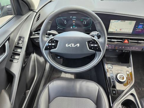 Used 2023 Kia Niro EX w/ EX Cold Weather Package FWD image 12
