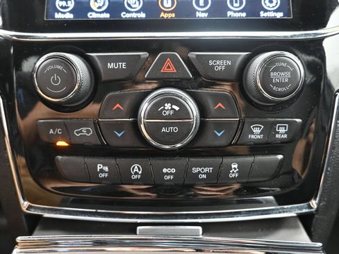 Used 2021 Jeep Grand Cherokee Limited AWD/4WD image 17