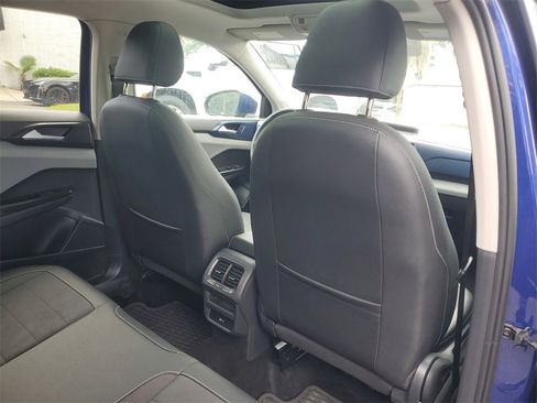 Used 2022 Volkswagen Taos SE image 46