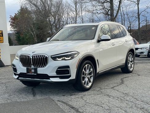 Used 2022 BMW X5 xDrive40i w/ Parking Assistance Package image 2