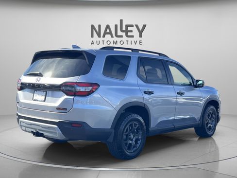 Certified 2025 Honda Pilot TrailSport image 5