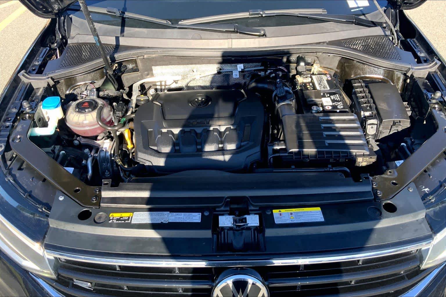 Used 2022 Volkswagen Tiguan SE R-Line AWD/4WD image 32