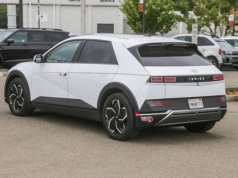 Used 2024 Hyundai Ioniq 5 SEL image 2
