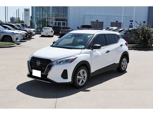 Used 2024 Nissan Kicks S FWD image 3