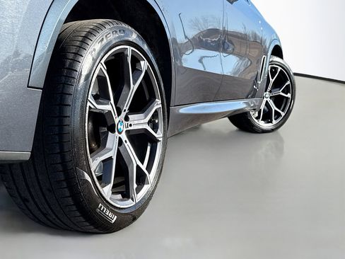 Used 2020 BMW X5 M50i w/ Executive Package image 14