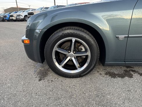 Used 2005 Chrysler 300 C w/ Protection Group II image 11