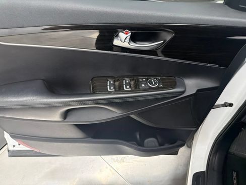 Used 2020 Kia Sorento FWD V6 image 18