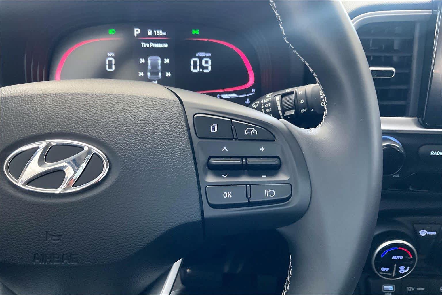 Certified 2025 Hyundai Venue SEL FWD image 25