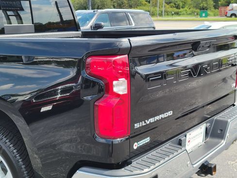 Used 2023 Chevrolet Silverado 1500 LTZ AWD/4WD image 12