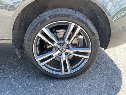 Used 2018 Volvo XC60 T6 Momentum w/ Vision Package AWD/4WD image 11