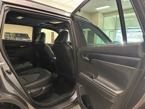 Certified 2024 Toyota Highlander XSE image 27