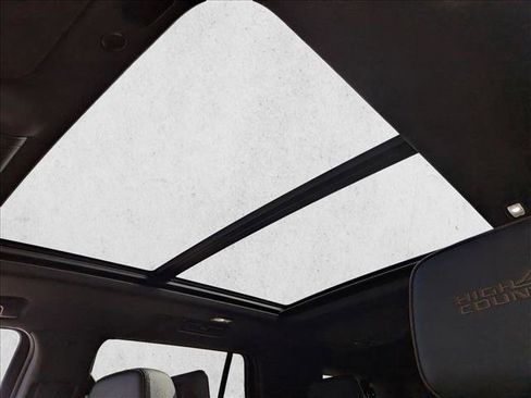 Used 2023 Chevrolet Tahoe High Country RWD image 12