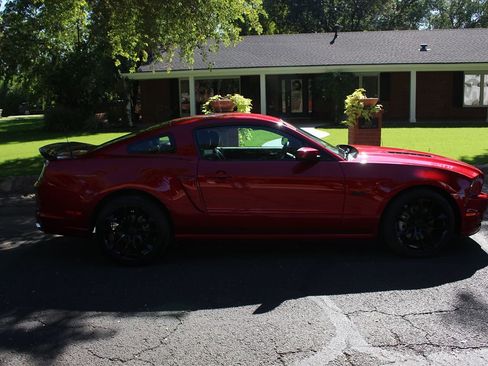 Used 2013 Ford Mustang GT Premium w/ Security Pkg image 3