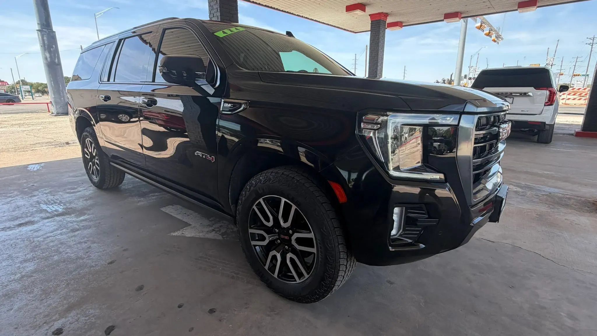 Used 2022 GMC Yukon XL AT4 w/ Max Trailering Package AWD/4WD image 2
