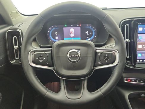 Used 2023 Volvo XC40 B5 Plus image 15