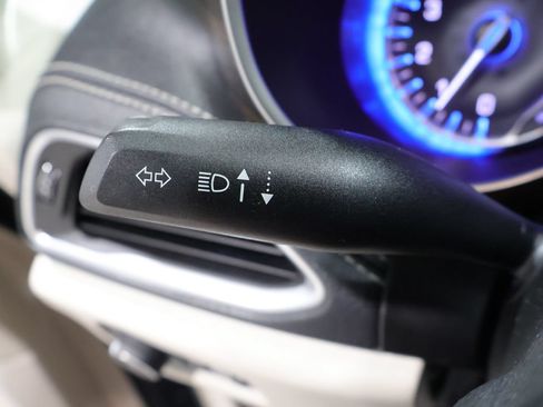 Used 2024 Chrysler Pacifica Limited FWD image 42