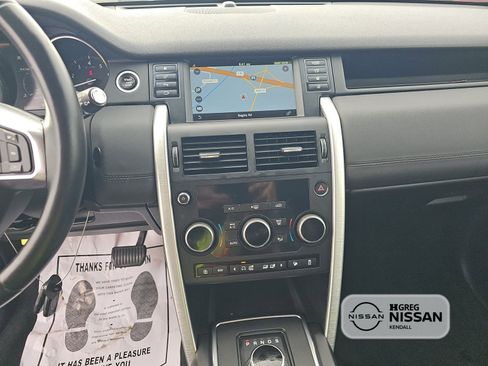 Used 2018 Land Rover Discovery Sport SE AWD/4WD image 11