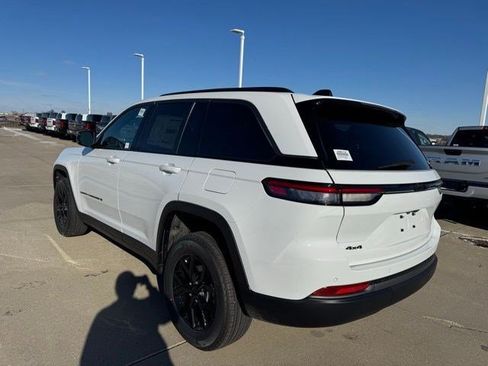 New 2026 Jeep Grand Cherokee Altitude image 5